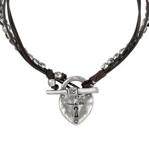 The Secret Necklace Vendor UNOde50